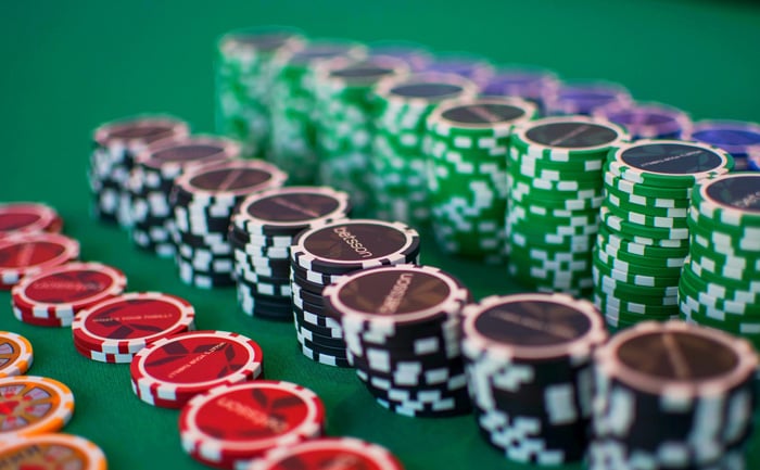 You can get great bonuses if you play in high roller casinos