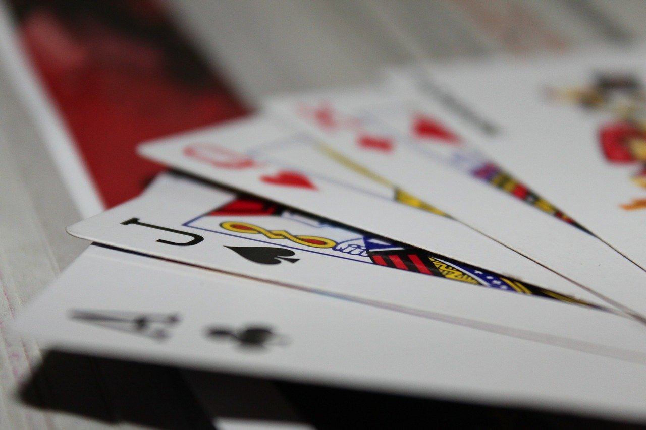 Erfahren Sie, wie Sie beim Spielen von Online-Blackjack echtes Geld gewinnen können